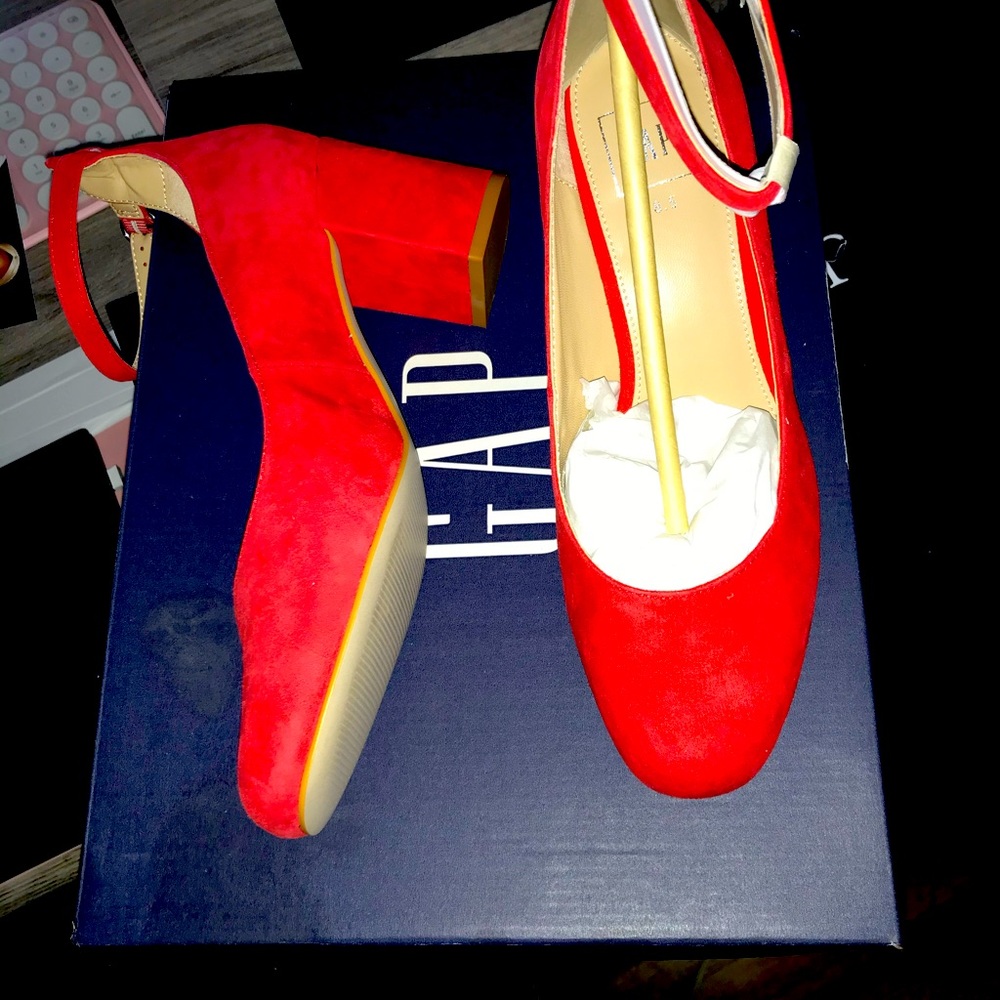 Red Gap Chunky Heel Shoes